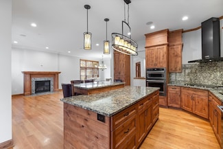 1328 Riverside Ln, Saint Paul, MN 55118