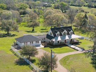 150 Rek Hill Rd, Fayetteville, TX 78940