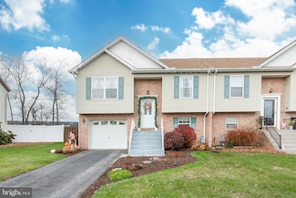 25 Scenic Dr, Hanover, PA 17331