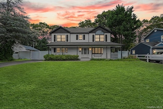 47 Yuma Ln, East Islip, NY 11730