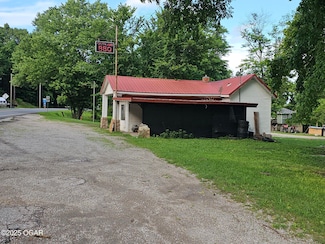306 Jesse James Rd, Pineville, MO 64856