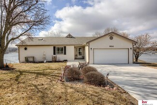 9210 Weeping Water Ct, Plattsmouth, NE 68048