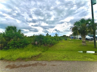 3015 65th St W, Lehigh Acres, FL 33971