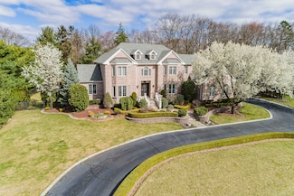 2 Lakeview Dr, Holmdel, NJ 07733