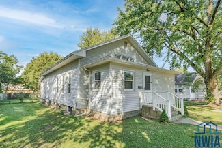 503 S 6th St, Mapleton, IA 51034