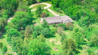 3111 E West Snowy Hills Rd, Hartsburg, MO 65039