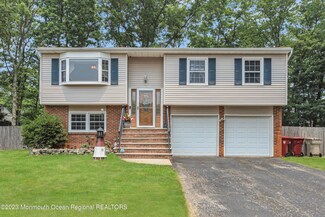 5 Duck Ct, Bayville, NJ 08721