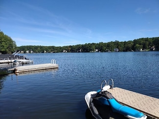 19 Hollywood Dr, Charlton, MA 01507