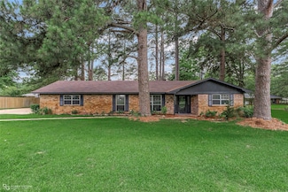817 S Spruce St, Vivian, LA 71082