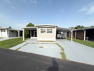 5217 Redwing St, Zephyrhills, FL 33541