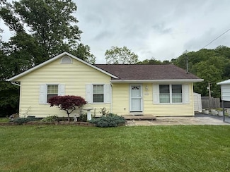 137 Harper Cir, Surveyor, WV 25932