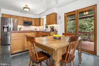 432 Laurel Mills Rd, Castleton, VA 22716