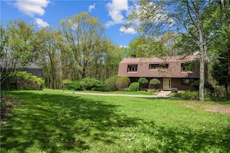 108 Crestview Dr, Evans City, PA 16033