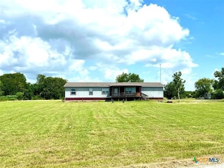 824 S Gilbert Rd, Edna, TX 77957
