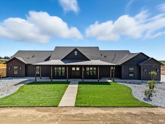 605 S Anderson Rd, Exeter, CA 93221