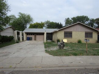 104 Delaware St, Laredo, TX 78041