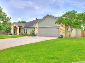 1011 Timbercrest Dr, Pleasanton, TX 78064