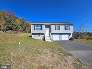 47 Bobbi Ct, Berkeley Springs, WV 25411