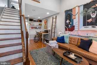 714 Medina St, Philadelphia, PA 19147