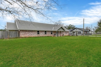 50 Moore St, Coldspring, TX 77331