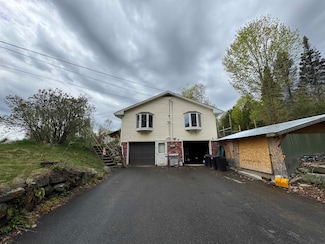 58 Roberts Hill Rd, Claremont, NH 03743