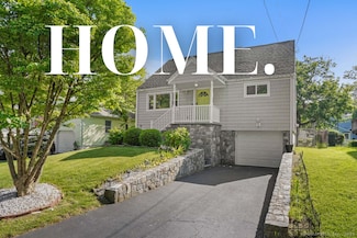 65 Bennett St, Fairfield, CT 06825