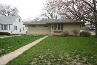 1201 Oak Park Ave, Des Moines, IA 50313