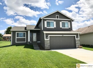 8207 Craig Ave, Omaha, NE 68122