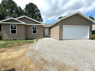 207 N Birchwood Dr, Muncie, IN 47304