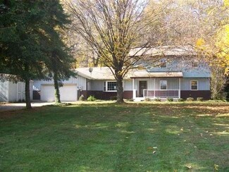 10811 Oak St, Portage, OH 43451