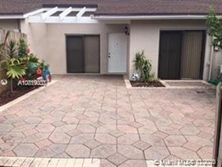 5008 E Lakes Dr, Pompano Beach, FL 33064