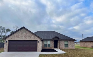 306 W 4th St, Duke, OK 73532