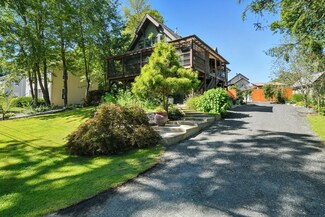 183 Grove St, Northampton, MA 01060