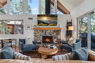 776 Grass Valley Rd, Lake Arrowhead, CA 92352