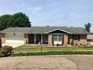 201 Sherwood Dr, Follansbee, WV 26037