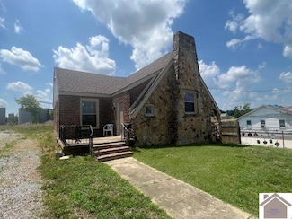 307 N 8th St, Mayfield, KY 42066