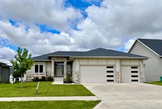 17595 Aurora Dr, Clive, IA 50325