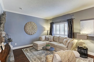 1023 Fountain View Dr, Houston, TX 77057