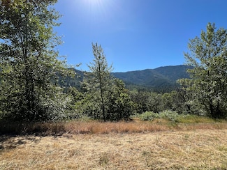 1620 Panoramic Loop Unit 211, Grants Pass, OR 97527