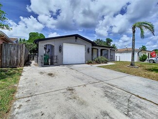 1747 Font Ln, Holiday, FL 34691