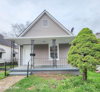 1617 Worth St, Knoxville, TN 37917