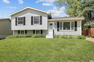 2614 W 59th St, Davenport, IA 52806