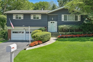 3 Old Farm Cir, White Plains, NY 10605