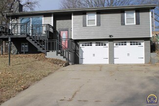 537 Delaware Dr, Ozawkie, KS 66070