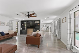 4891 Lakewood Dr, Zachary, LA 70791