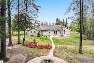 9681 Sugar Bush Run, Traverse City, MI 49685