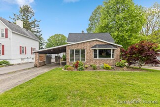 313 W Front St, Grand Ledge, MI 48837