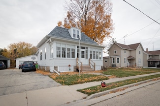 329 Grove St, Mayville, WI 53050