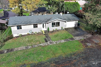 814 8th St, Kamiah, ID 83536