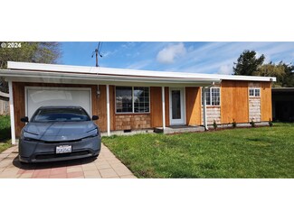2150 Lombard St, North Bend, OR 97459